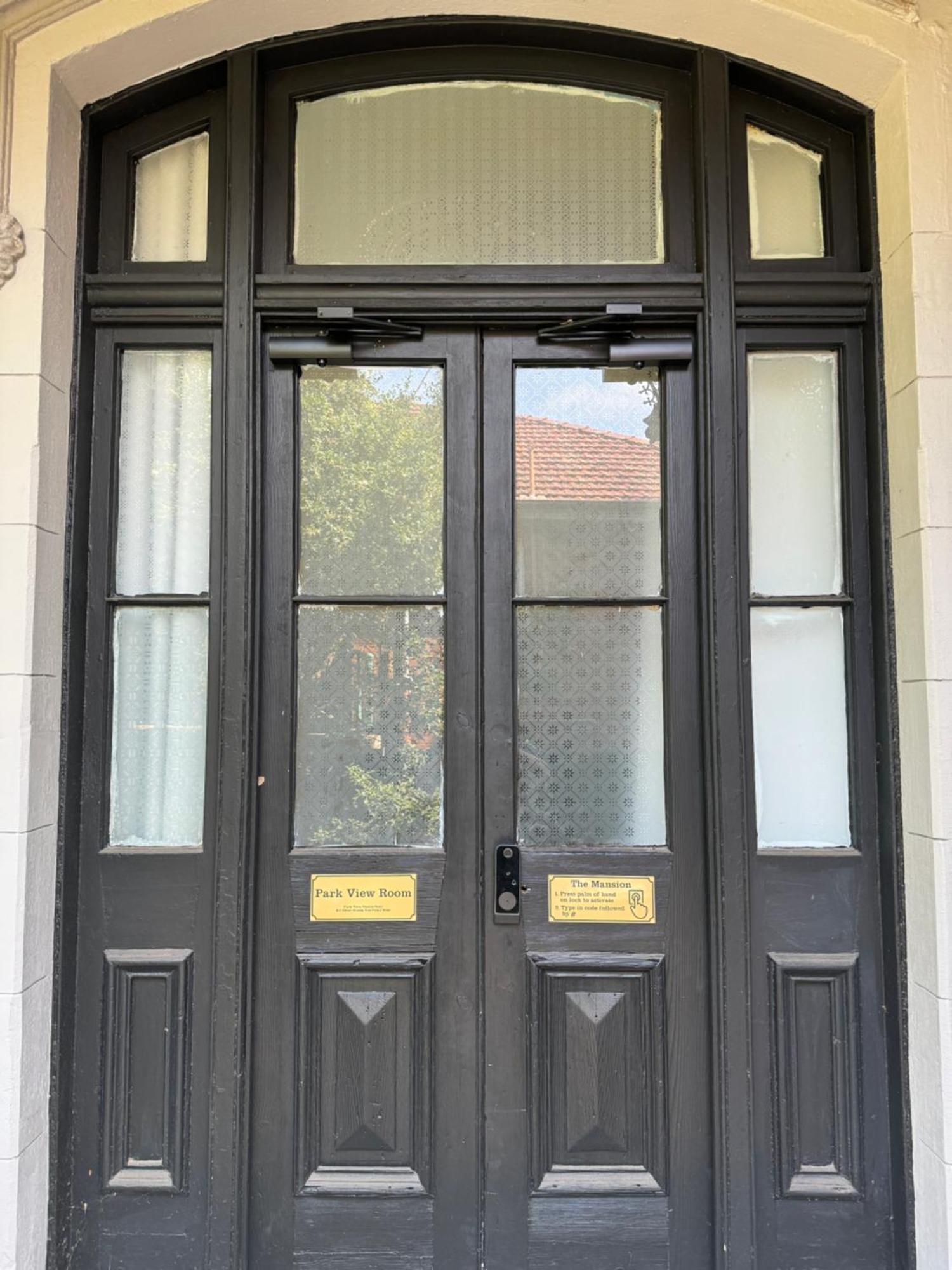 The Mansion Hotel Newcastle Bagian luar foto