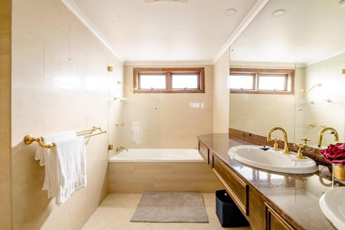 The Mansion Hotel Newcastle Bagian luar foto